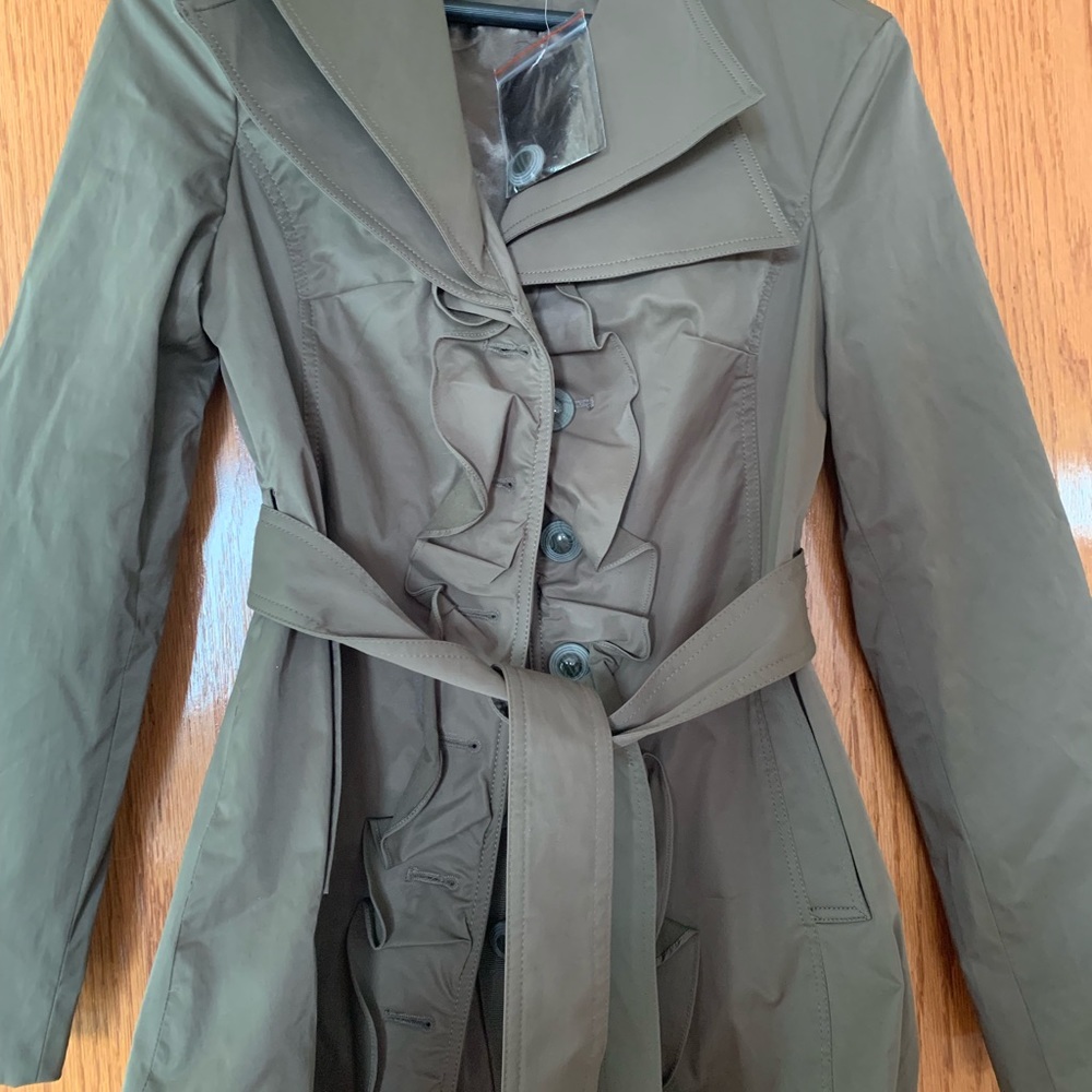 Brand NEW Chic Army green KENAR trench coat, Small